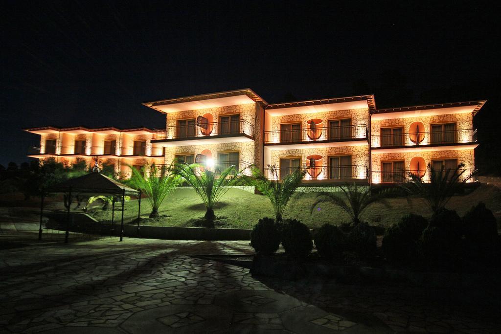 Ta 2 Pefka - Petros Italos Neos Marmaras Exterior photo